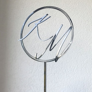 Adorno para tarta de bodas con iniciales, adorno para tarta de monograma, adornos para tarta de bodas dorados, adorno para tarta de bodas plateado con nombre de pareja, decoración moderna para tarta de bodas.