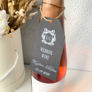 Zwarte wijnkaartjes bruiloft, elegante papieren wijnkaarten, uniek drankkaartje, cadeaukaart bruiloftsgast, personaliseerbare naam cadeau gast,