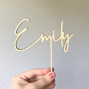 Topper per torta in legno acrilico con nome personalizzato, topper per torta con testo personalizzato, decorazione per torta in legno con nome su bastoncino, nome su bastoncino