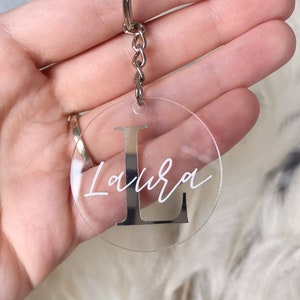 Llavero circular de acrílico con letra y nombre, llavero transparente, plateado y dorado, recuerdo de boda para invitados, regalo del Día de la Madre para ella y él, pequeños obsequios.