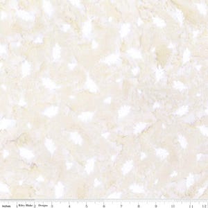 Fabric Riley Blake Shortbread Texture Expressions Batiks Watercolor Daisies by the Quarter Yard BT23244-115