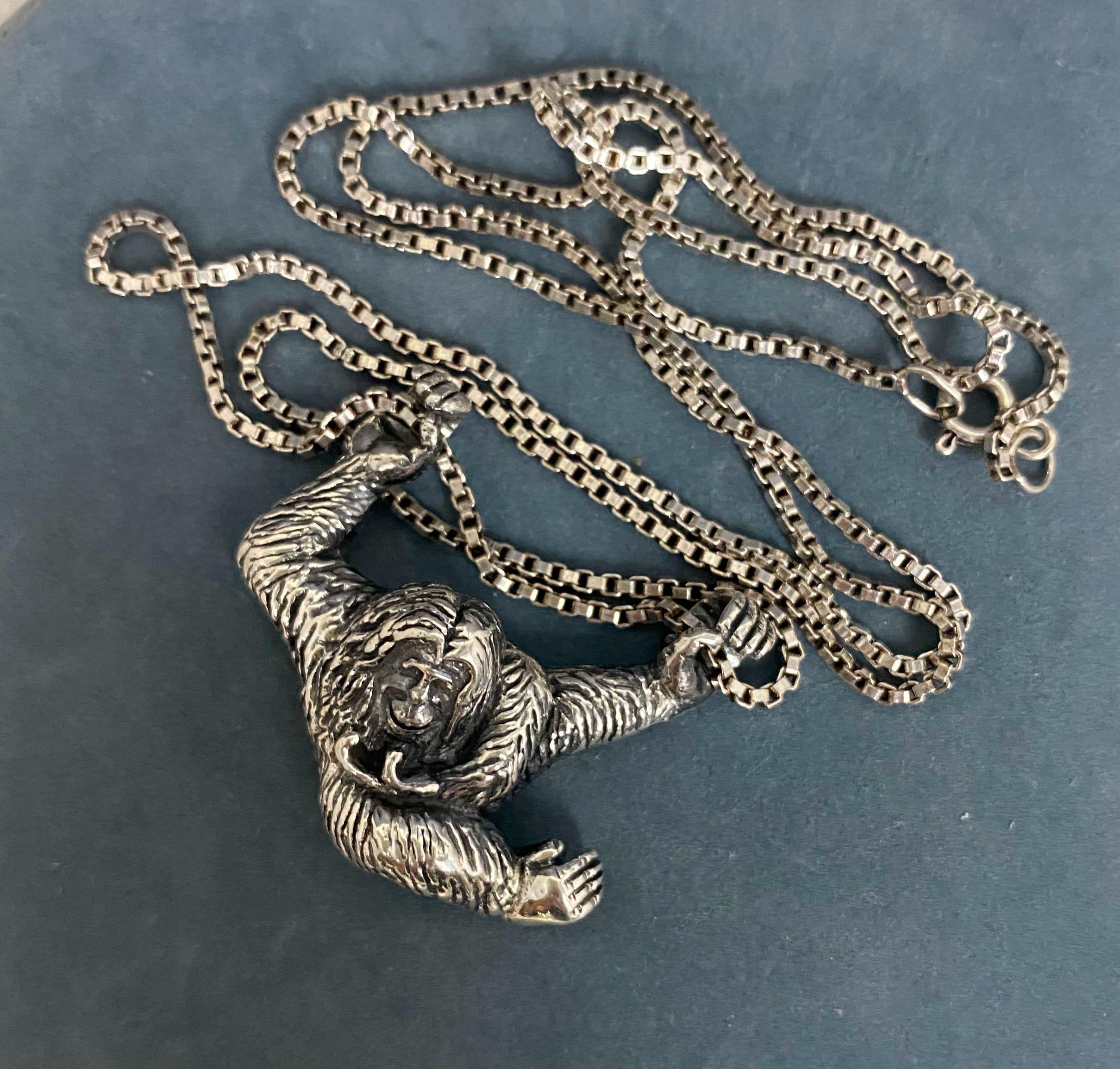 N1370 Vintage Sterling Silver King Kong Pendant / 22