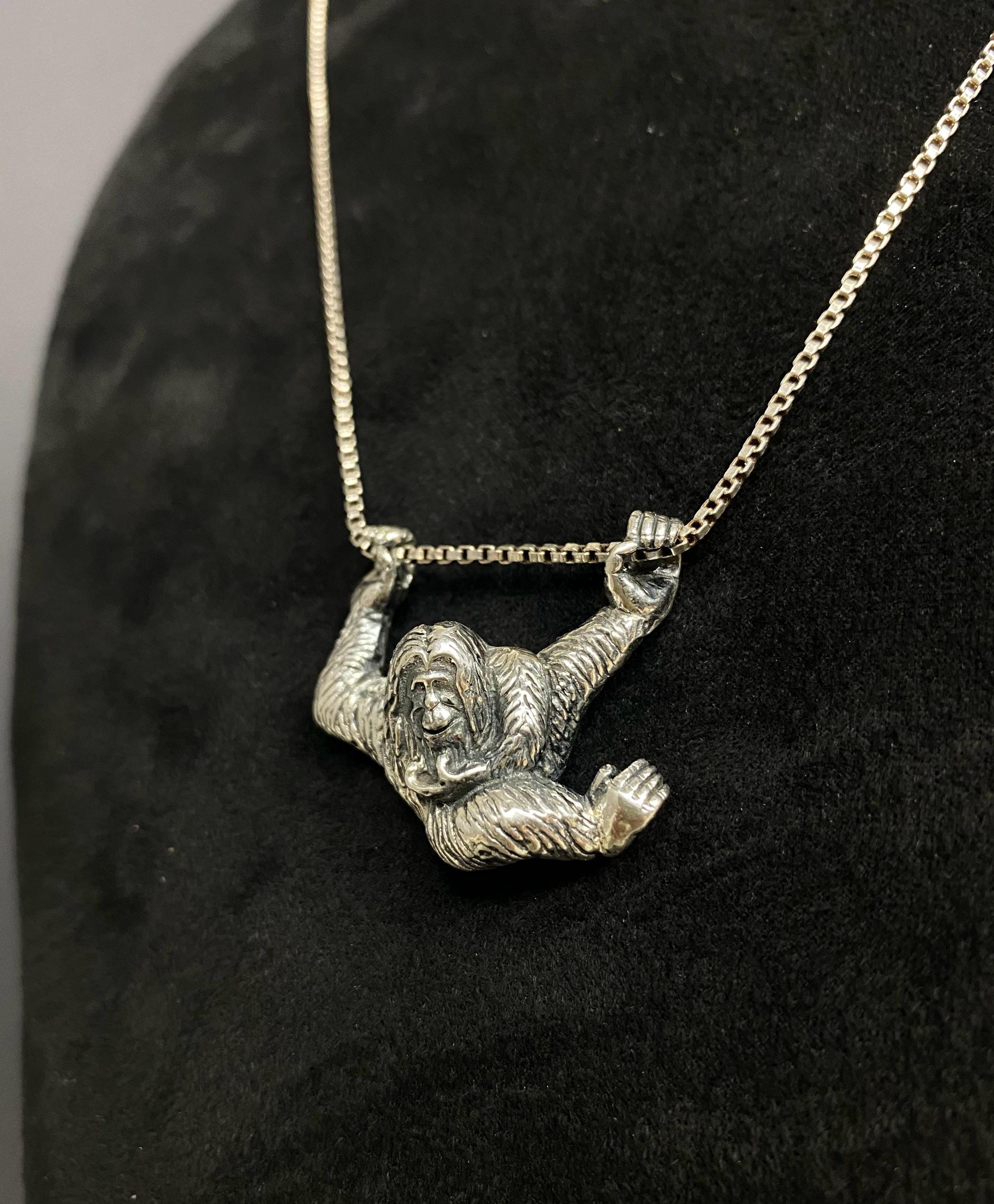 N1370 Vintage Sterling Silver King Kong Pendant / 22