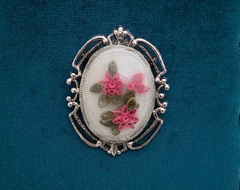 N0495 Vintage Brooch / Pressed Flower brooch/FLORAL PIN /Gift for her