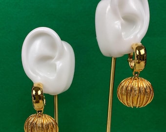 N0542 Vintage IVANA Gold Plated Clip on Earring / Gift for her