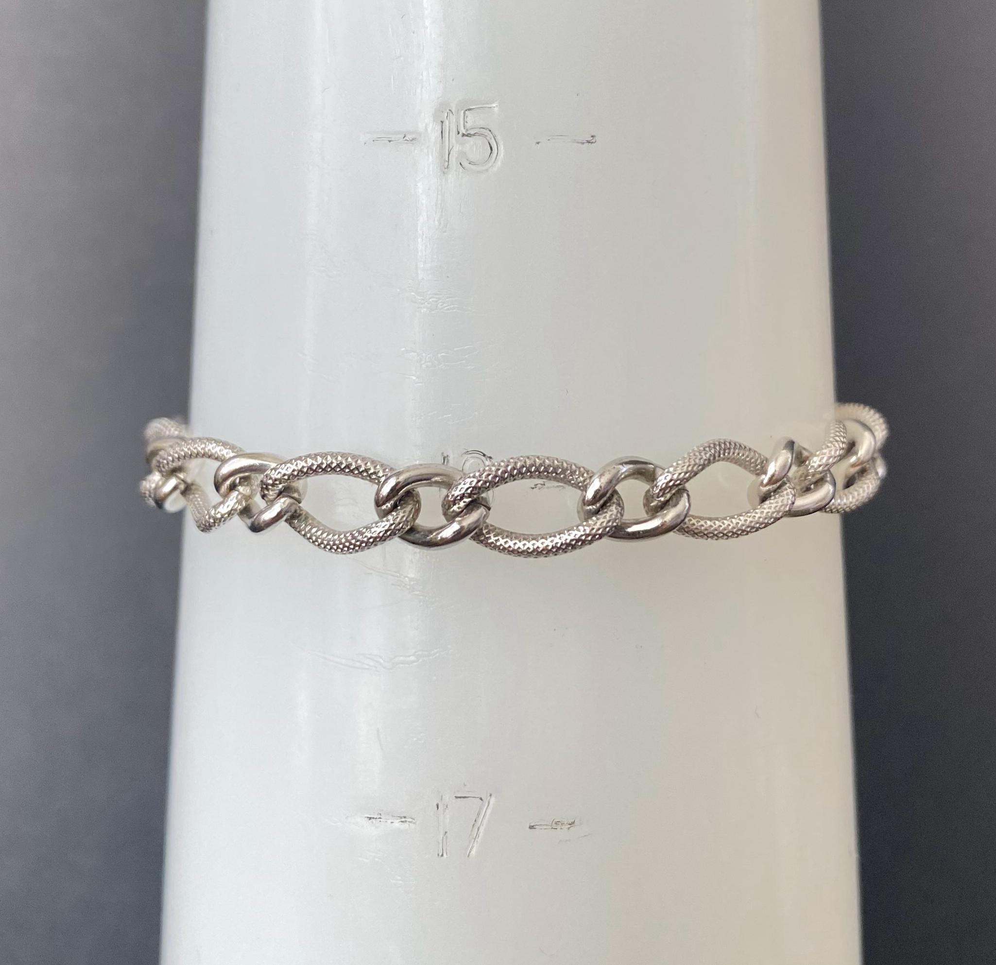 N0627 Vintage TRIFARI Style Bracelet /silver Tone Bracelet