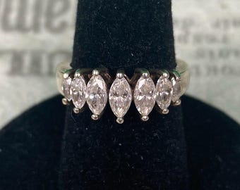N0915 Vintage Sterling Silver Zircon Ring / Wedding Ring /Party Ring / Ring size 4.75