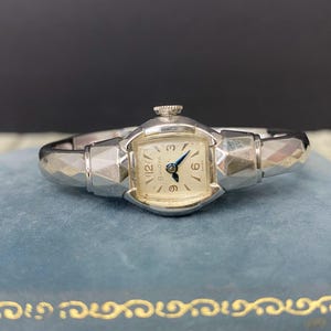 Reloj Bulova American Girl vintage N1361 chapado en oro de 10 quilates / Brazalete chapado en oro de 10 quilates 1/10 con cadena de seguridad / Probado en funcionamiento y precisión
