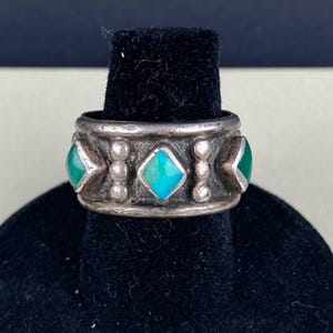 N0427 Vintage/North American RING /southwest  RING / Sterling silver / diamond-shaped /natural turquoise inlay/Stackable RING/Size 6.25