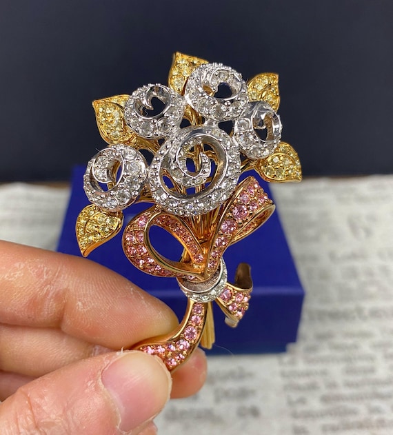 N0987 Vintage Swarovski 1998 Crystal Flower Bouquet Brooch