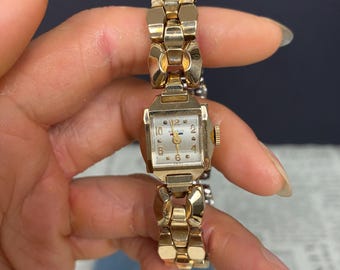 N1366 Antique Vintage Benrus Women's Swiss Watch / 10K Gold Filled