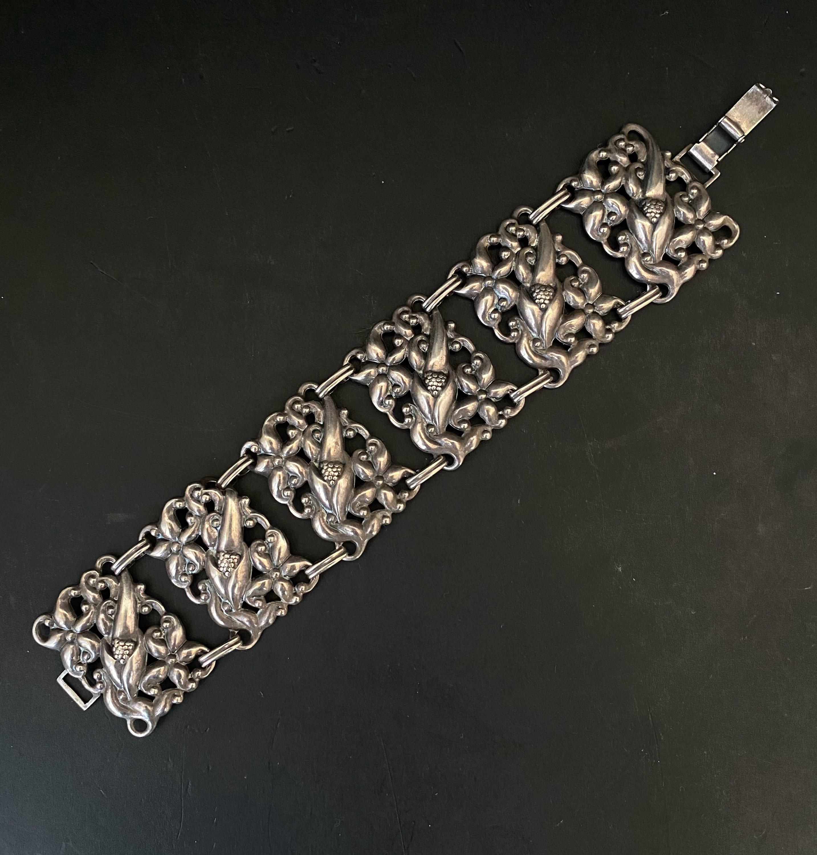 アンテークカード色々 Zenith Eagle Gold and White Metal Wire Wheel Chip Emblems