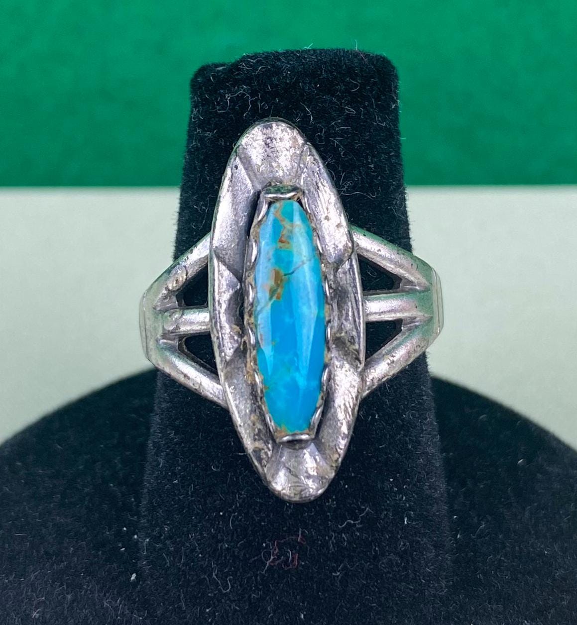 N0578 Vintage Sterling Silver Ring / Natural Blue Oval