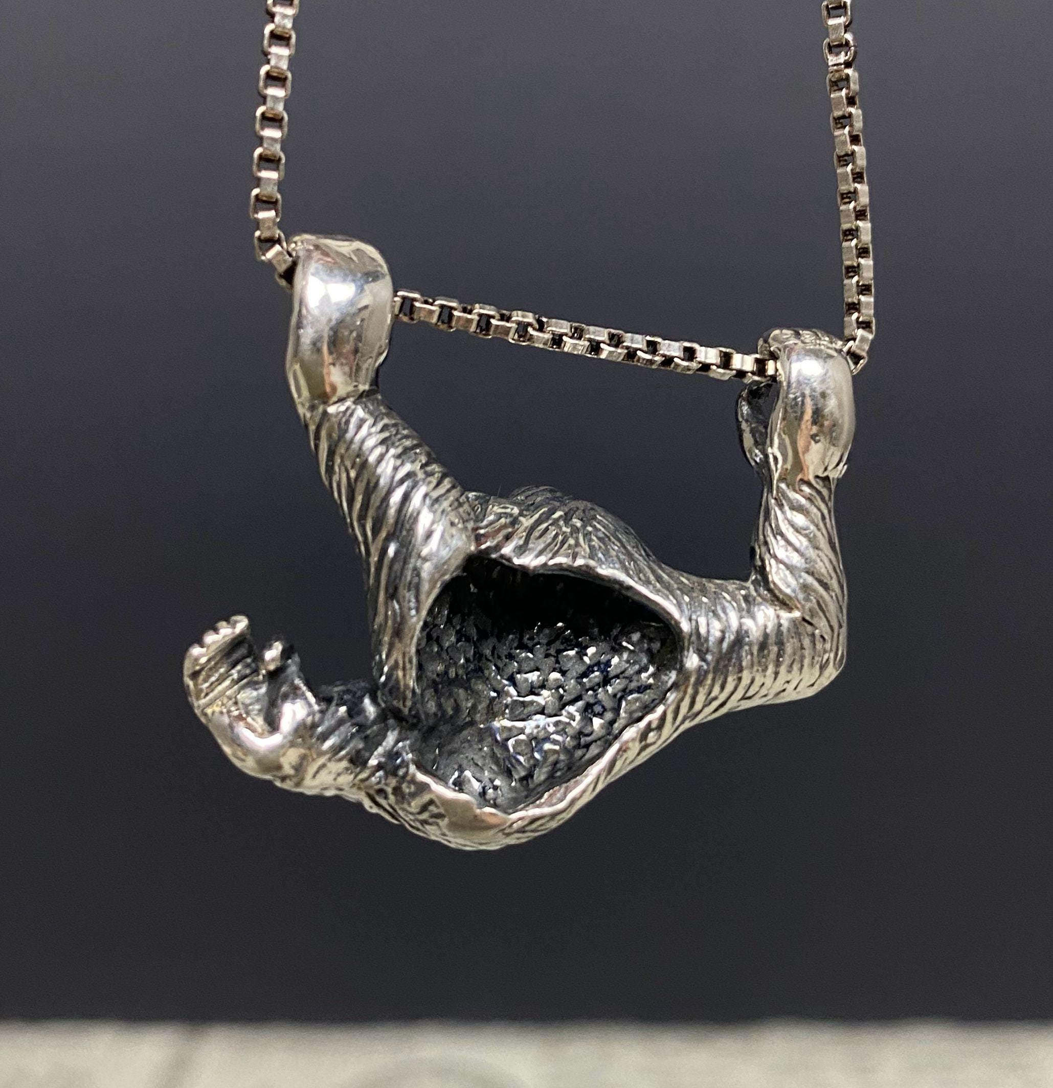 N1370 Vintage Sterling Silver King Kong Pendant / 22