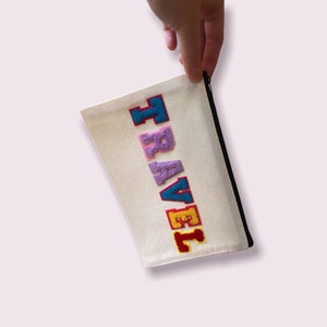 Wool + Pepper Co. TRAVEL Varsity Letter Patches Cosmético/Bolsa de viaje