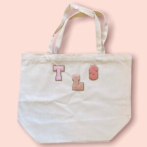 Wool + Pepper Co. INICIALES Varsity Letters Bolsa de tela