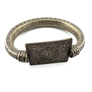 Antique Kuchi Arm Cuff, Vintage White Metal Tribal Bracelet, Old Afghan Ethnic Jewelry, Boho  Bangle, Authentic Cuff, Ethnic Tribal Jewelry