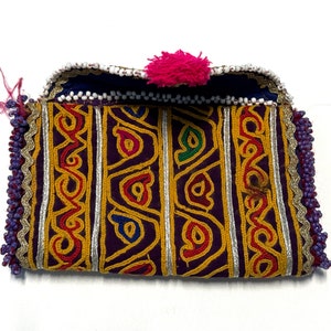 Cartera Kuchi vintage hecha a mano con hilo de algodón y cuentas de vidrio, accesorio tribal auténtico y único, diseño étnico artesanal