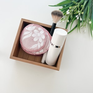 Reusable washable eco-friendly makeup remove pads, cloth wipes, soft face pads, bamboo wipes for facial cleansing