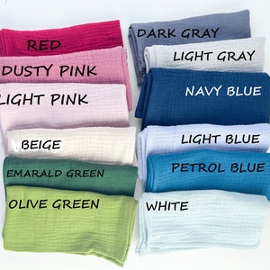 Peut inclure: Un assortiment d'&eacute;chantillons de tissu de diff&eacute;rentes couleurs, notamment rouge, rose poudr&eacute;, rose clair, beige, vert &eacute;meraude, vert olive, gris fonc&eacute;, gris clair, bleu marine, bleu clair, bleu p&eacute;trole et blanc.