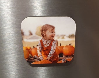 Personalisierter Kühlschrankmagnet aus hochwertigen MDF Holz: Dein eigenes Foto oder Bild auf 5x5cm - das perfekte Geschenk für jeden Anlass