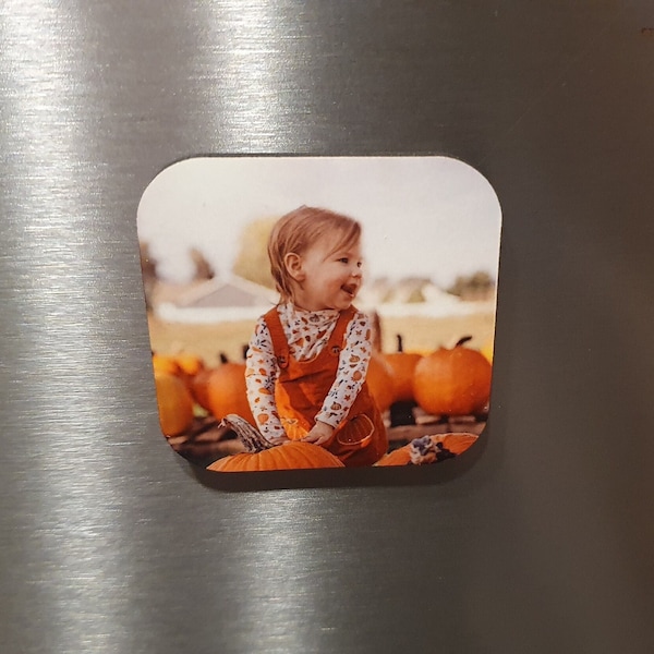 Personalisierter Kühlschrankmagnet aus hochwertigen MDF Holz: Dein eigenes Foto oder Bild auf 5x5cm - das perfekte Geschenk für jeden Anlass