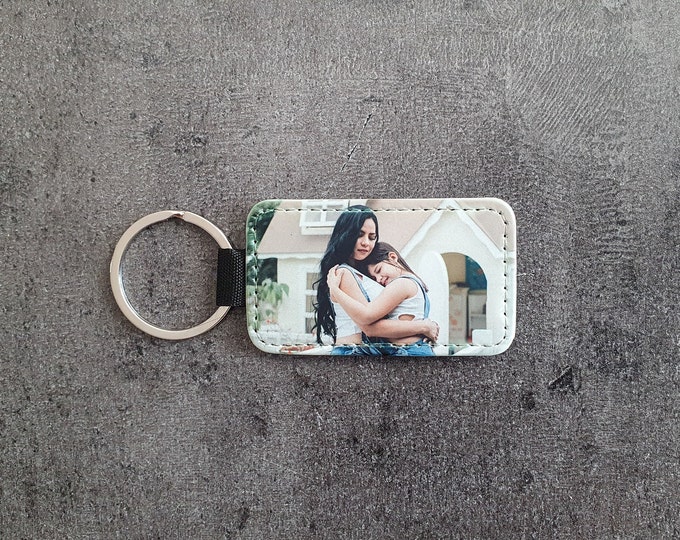 Personalized faux leather keychain with your own photo: High quality, practical and individually designed, in a practical size