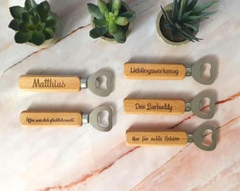 Personalisierter Flaschenöffner/Kapselheber (14,5 cm) aus FSC-Buchenholz & Edelstahl – beidseitig graviert, 10 Schriften | Geschenk Vatertag