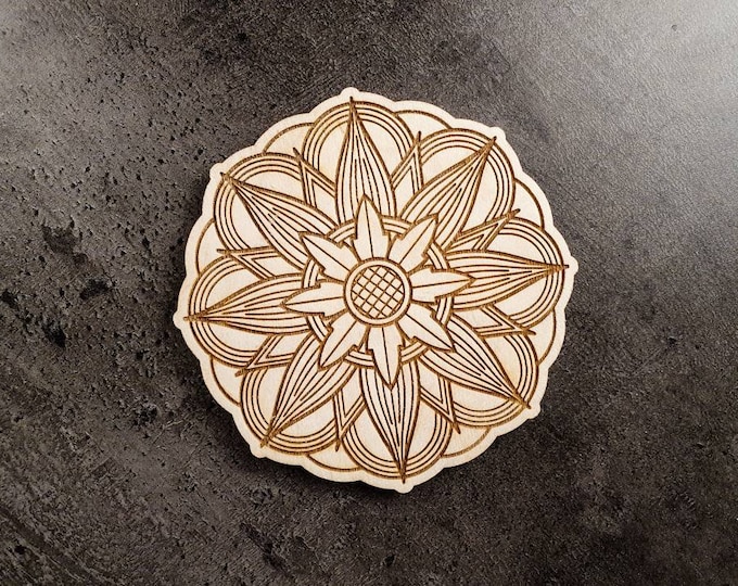 Welcome the magic of mandala coasters: Practical set of 2 made of 11x 11 cm birch plywood and felt - timeless gift for your loved ones