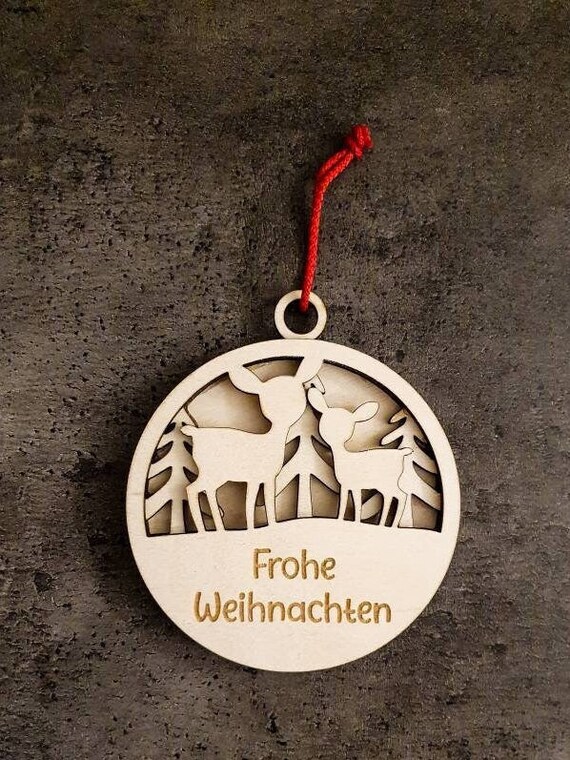 Personalizable handmade Christmas tree decorations – Wooden Christmas decorations with deer motif – Engraved Christmas tree bauble – High-quality decoration
