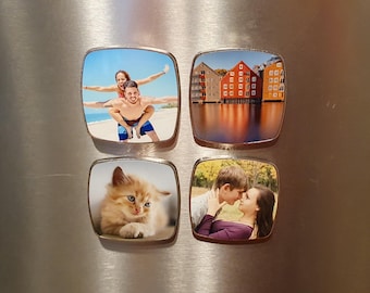 Quadratischer Kühlschrankmagnet 60x60mm mit Metallrand – personalisiert mit Foto & Name. Perfektes Geschenk für Familie, Tier und Urlaub