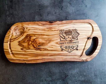 Personalisiertes Steakbrett aus Olivenholz mit Saftrille & Grifflasche – graviert mit Name | BBQ Geschenk für Männer, Vatertag, Weihnachten