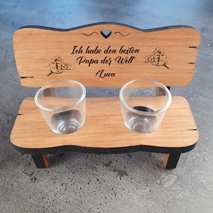 Personalisierte Schnapsbank, Individuelle Papa Geschenkidee mit Gravur, Holz-Geschenk für Geburtstag oder Vatertag, Bar Accessoires aus Holz