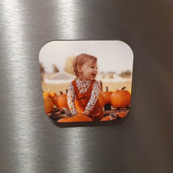 Personalized fridge magnet made of high-quality MDF wood: Your own photo or picture on 5 x 5 cm - the perfect gift for any occasion