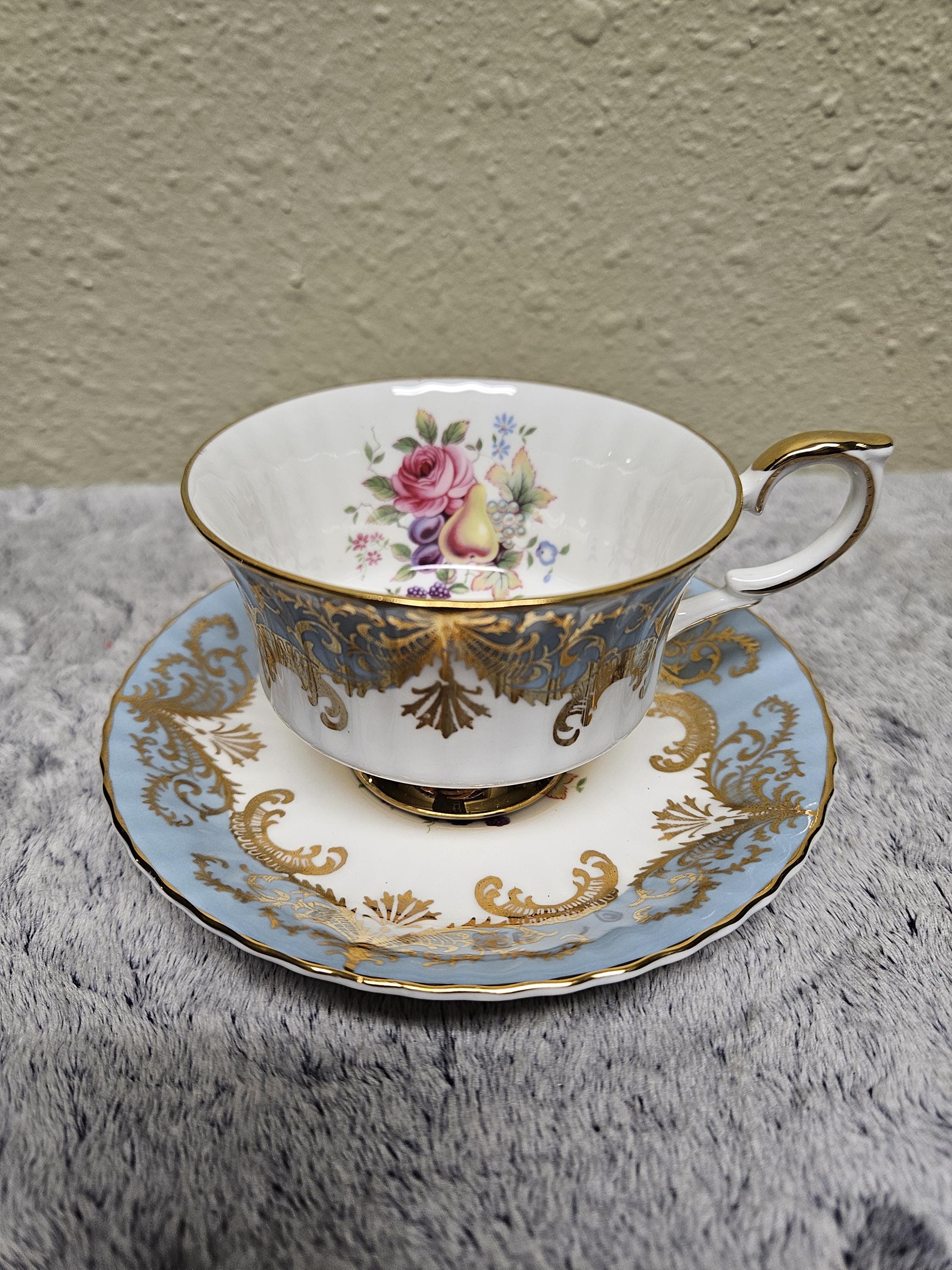Antique Majesty of Her Queen Paragon Fine Bone China Tea Cup and