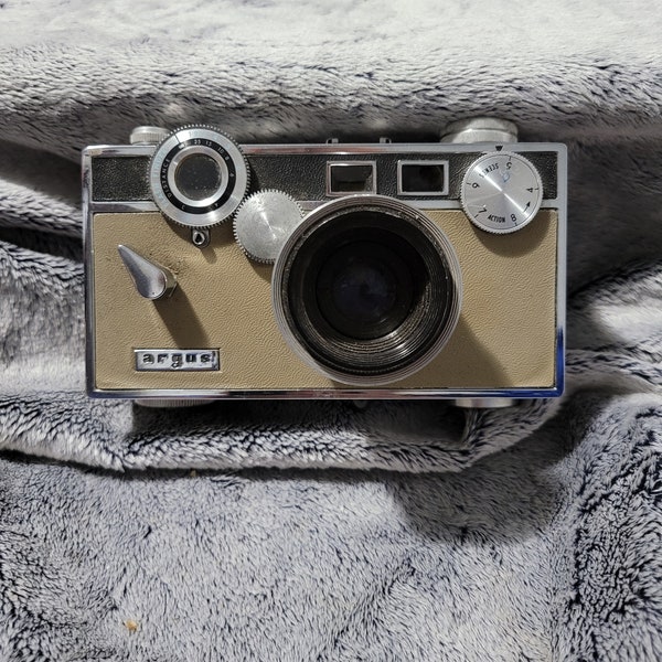 Vintage Argus C3 Matchmatic Camera - Working Mechanism