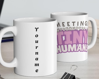 Taza "Conoce a los pequeños humanos que interrumpen" / Taza de café divertida y personalizada para padres