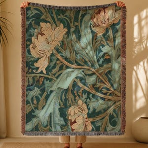 Geweven katoenen deken met bloemenprint: boho-huisdecoratie met franje