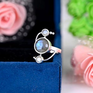 Blue Flash Labradorite & Moonstone Ring: 925 Sterling Silver