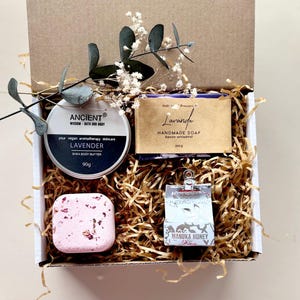 Cesta de presentes para novas mães - Em breve mamãe - Presente para mães de primeira viagem - Pacote de cuidados para ela - Caixa de presente para melhores amigas - Presente para futuras mamães