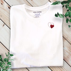 T-Shirt Blanc Femme Avec Petit Coeur Pailleté T-shirt Cadeau Fete des Mères Tee Shirt Anniversaire Femme T-shirt Cadeau Jeune Marié image 6