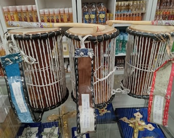Antique Tambour sablier parlant Africain Talking Drum en bois et peau