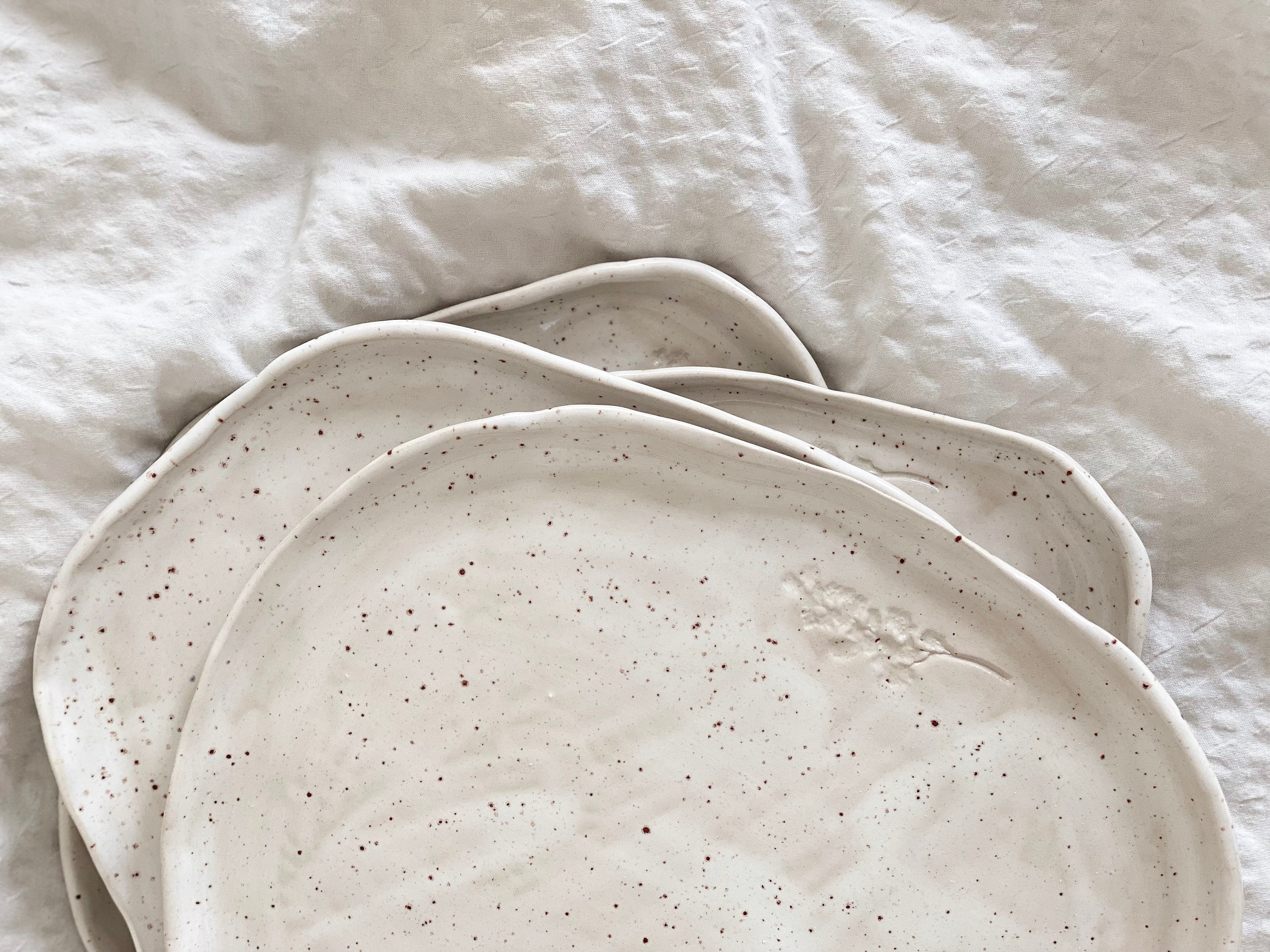 Ensemble de Plaques en Céramique Rustiques Naturelles Fabriquées à La Main ou Simples