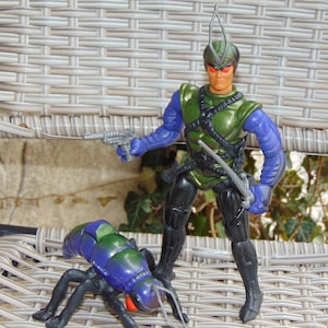 Vintage 1984 Coleco Sectaurs Commander WASPAX Action Figure w / Wingid Bodyguard Insect w / Accesorios, Warriors of Symbion 80s Toy Lot