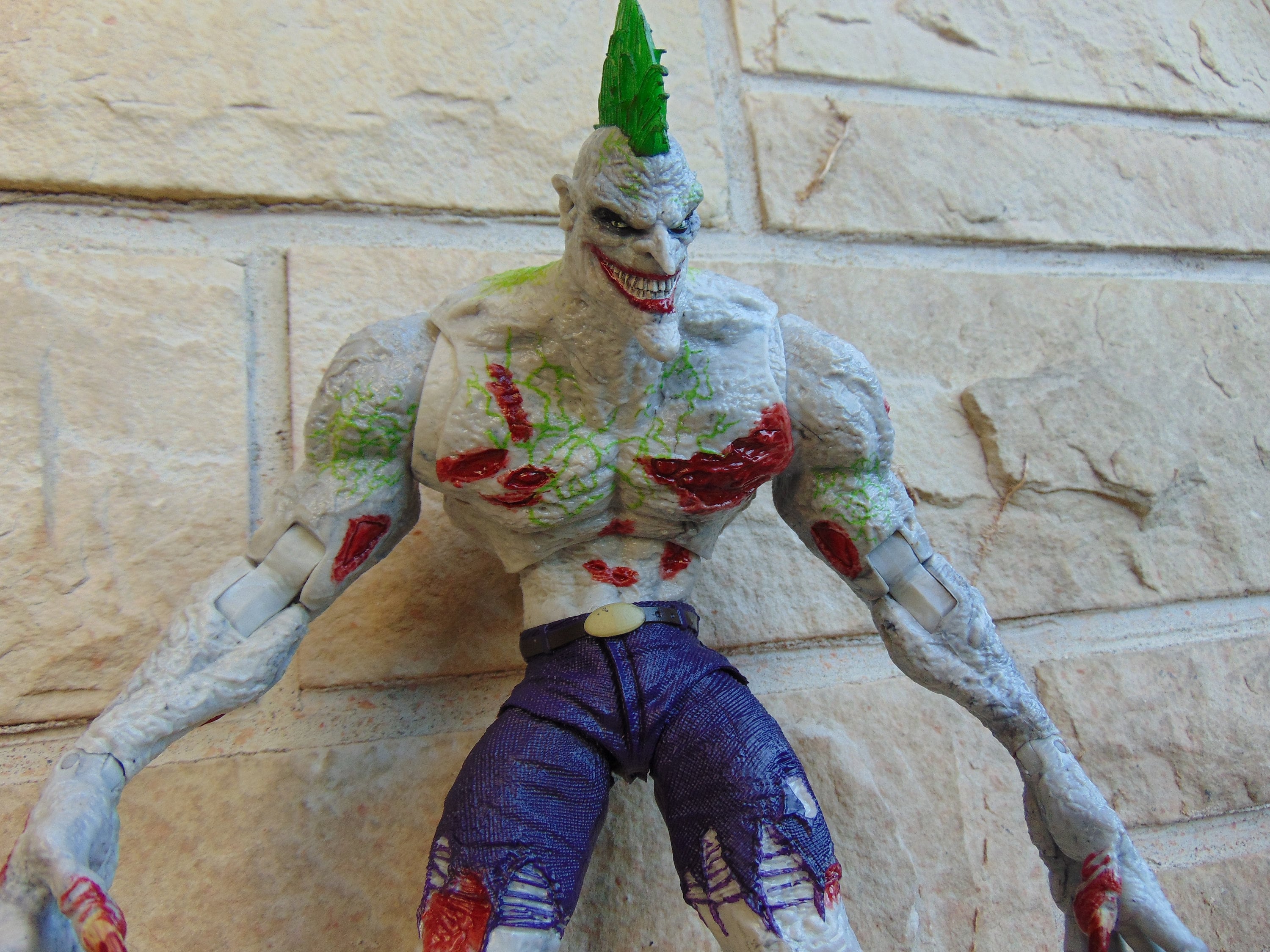 DC Comics Multiverse TITAN JOKER Action Figure 9in Megafig, Classic Batman  Villain, Rogue Gallery, McFarlane Toys w/ Stand, Trading Card