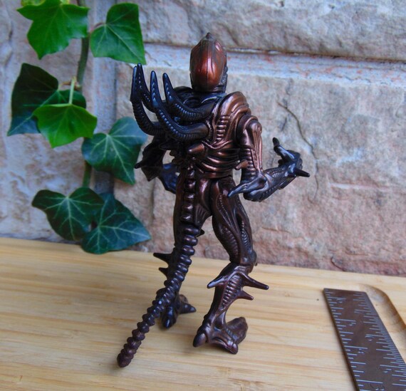 Vintage 1990s Kenner ALIEN Xenomorph Warrior Action Figure 1986