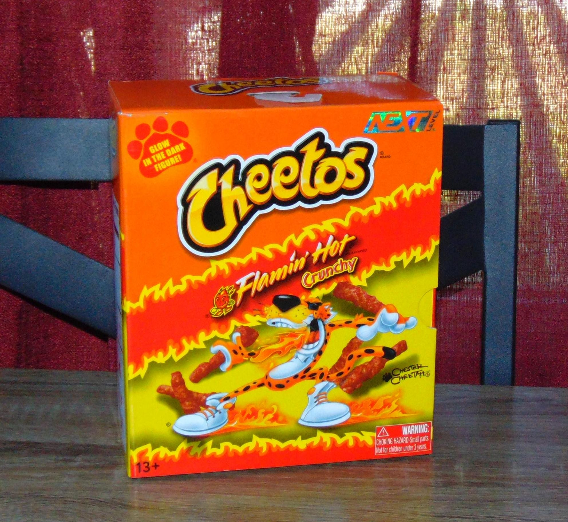 Classic Chip Mascot Chester Cheetah Glow-in-the-dark Action Classic Chip Mascot Chester Cheetah Glow-in-the-dark Action