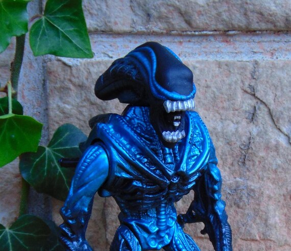 thumbnail image 2 of Aliens 7-Inch Action Figure - Kenner Tribute Night Cougar Alien 2 of 13