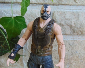 Tom Hardy Movie Bane Action Figure, Dark Knight Rises Villain, 7 Inch DC Movie Collectible, Tactical Vest Masked Figure, Shelf Display Decor