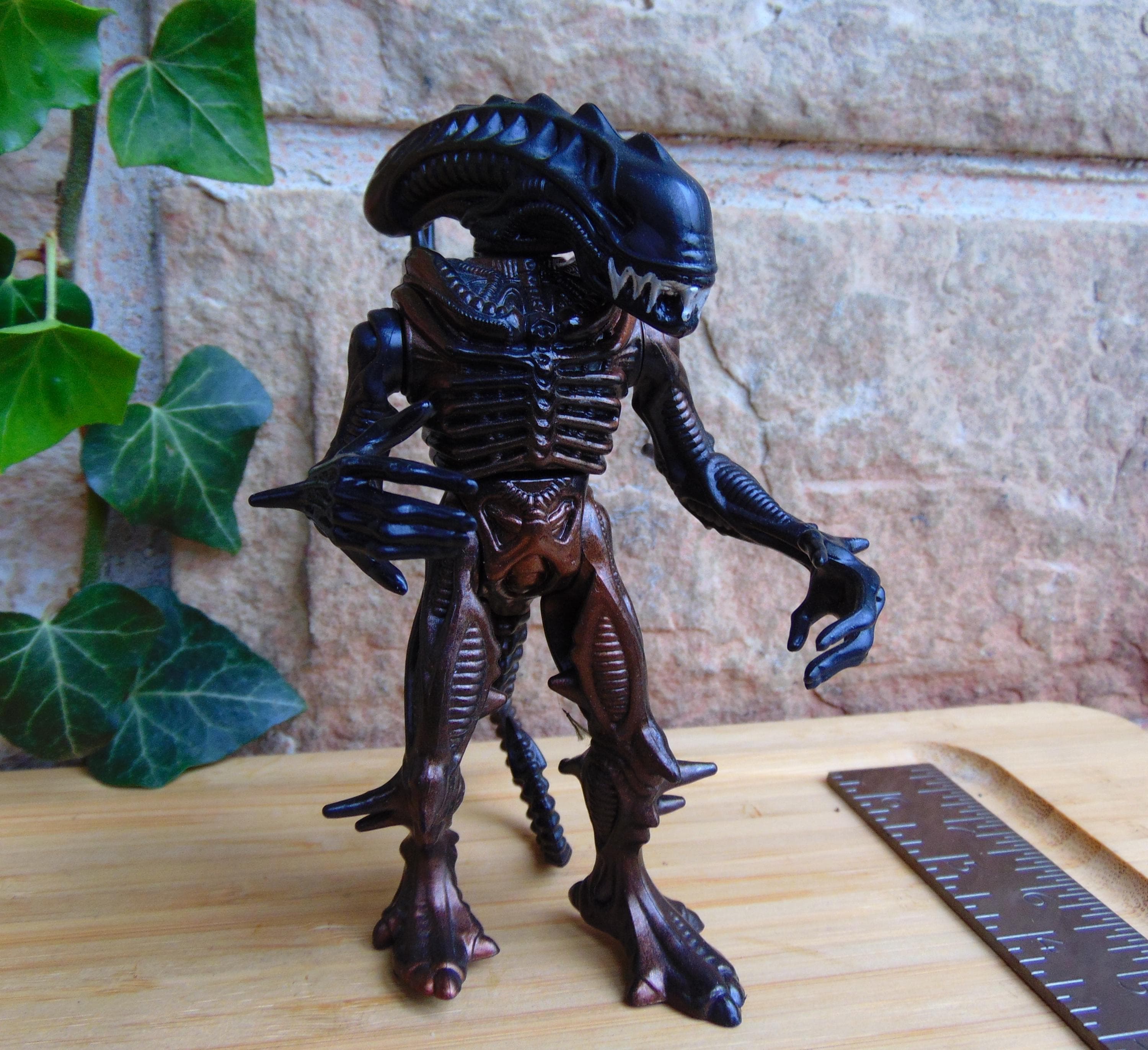 Vintage 1990s Kenner ALIEN Xenomorph Warrior Action Figure